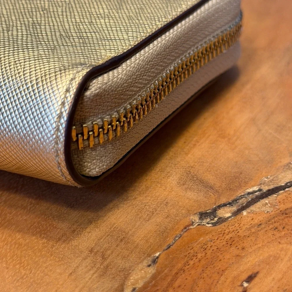 Kate Spade New York Talk Is Chic Saffiano Leather Wallet in Gold‎
